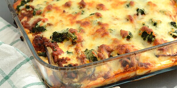 Lasagnen er uden pasta, men med lækre ovnbagte aubergineplader i stedet for.