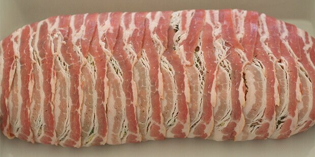 Baconskiverne overlapper hinanden lidt.