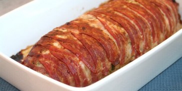 Saftigt farsbrød med porre og sprød bacon.