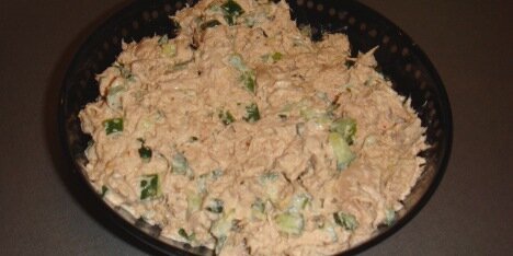 Lækker tunsalat som kan serveres på brød eller bare alene.
