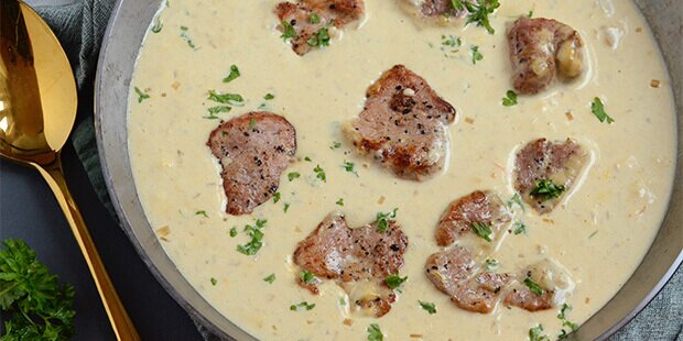 Retten er super nem at lave og egner sig fint som både hverdagsmad og gæstemad.