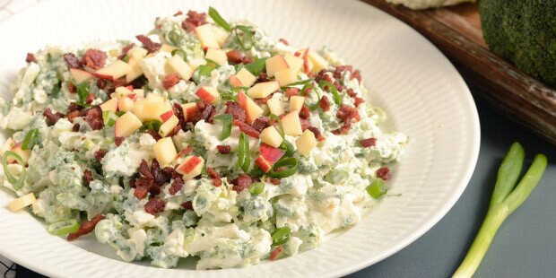 Skal der et sødt strejf til, er det rigtig lækkert med søde æbletern drysset over salaten.