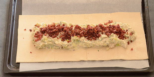 Drys den sprøde bacon ovenpå.