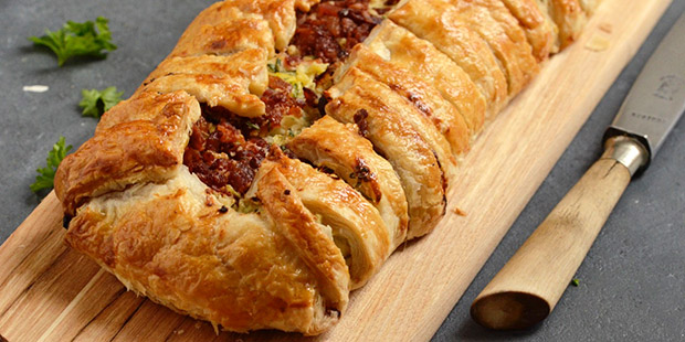 Butterdejsstangen bliver dejligt gylden og sprød.