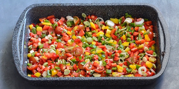 Forbered grøntsagerne og kom dem i fadet.