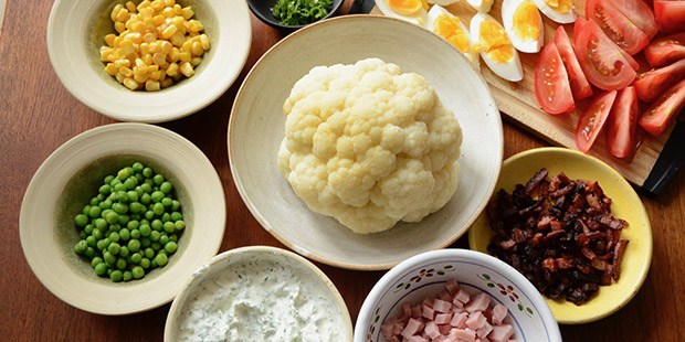 Ingredienserne til den bedste frokostret er klar - så skal der bare anrettes.