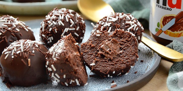 Du kan også fylde Nutella indeni trøffelkuglerne, hvis det skal have lidt ekstra wow-faktor.