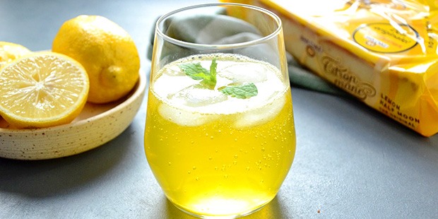 Galliano, citronsodavand og frisk citronsaft skaber tilsammen den skønne smag af citronmåne.