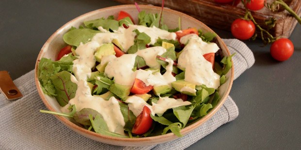 Den lækre grønne salat, der er lavet med ganske få ingredienser.