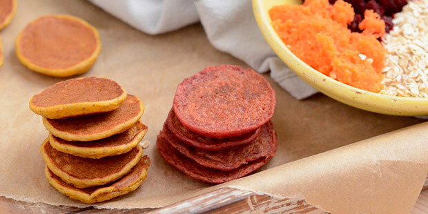 Pandekagerne er her lavet i små udgaver, så de er nemme snacks for børnene