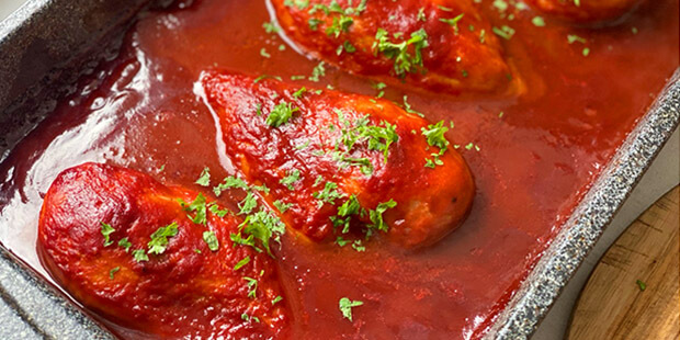 Efter kyllingen er bagt får det den lækreste overflade