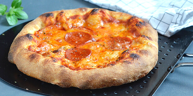 Bagestålet giver pizzaerne det varmechok, de skal bruge for at blive gyldne, sprøde og lækre.