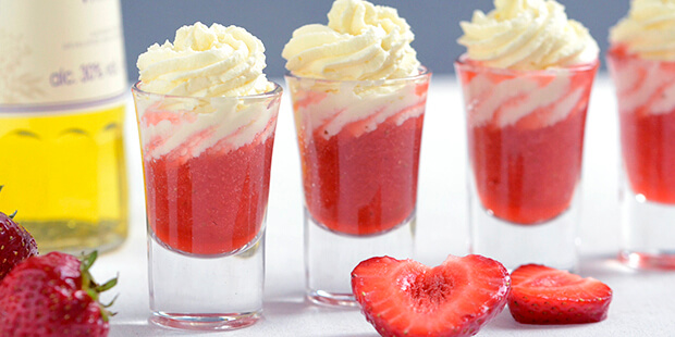 Rødgrød med fløde fortolket som shots er en virkelig lækker drink.