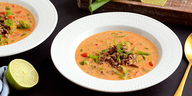 Suppen er mexicansk inspireret og lavet med hakket oksekød, grøntsager og varmende krydderier.