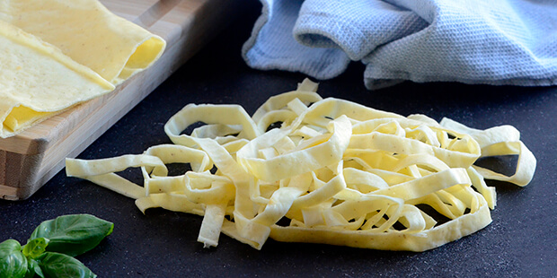 Det ligner almindelig pasta og smager også derhen af, så det er en super opskrift på keto pasta.