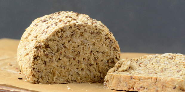 Brødet får en god krumme fra de low fodmap-venlige ingredienser.
