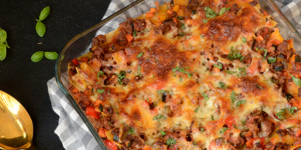 Brug glutenfri lasagneplader eller bagt aubergine som plader.