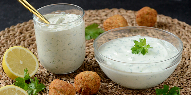 Dressingen kan laves både med og uden tahin alt efter, hvad man foretrækker.