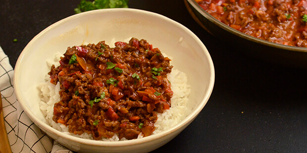 Servér f.eks. gryderetten med ris, pasta eller kartofler til.