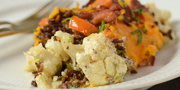 Blomkålen bages med flødeost og bliver super cremet og lækker.