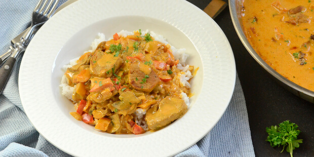 Retten kan eksempelvis serveres med ris, som kan suge al den gode sovs.