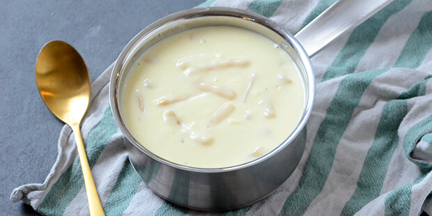 Den hvide sovs er her blevet til en lækker aspargessovs