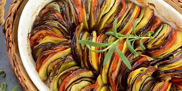 Grøntsagerne bliver dejligt sprøde på toppen og møre og lækre i bunden.