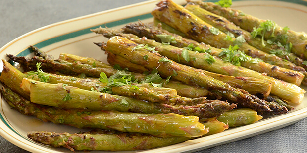 Anret dem evt. med et lille drys frisk krydderurt på toppen.