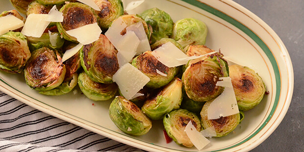 Tynde flager parmesan gør det ekstra lækkert