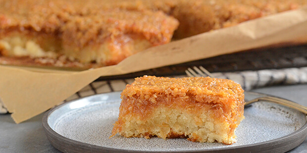 Kagen bliver rigtig dejlig svampet og ovnen klarer det meste af arbejdet.