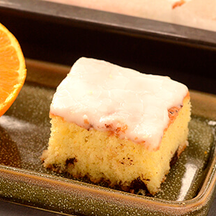 Kagen bliver ekstra god, hvis der tilføjes chokoladestykker