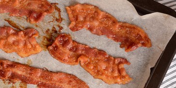 Lækkert sprød og saftig bacon lavet mega nemt i ovnen