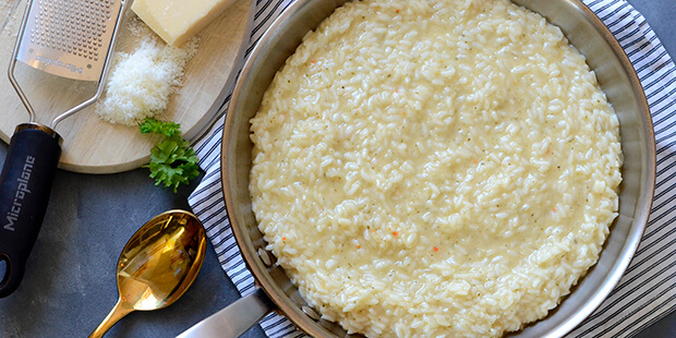 Måske verdens bedste grundrisotto med hvidvin og parmesanost