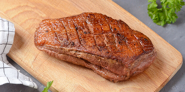 Kødet er rigtig saftigt og har den lækreste smag, når det steges rosa