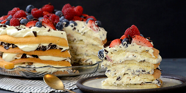 Se lige et lækkert snit flødebollelagkagen får