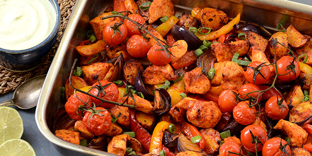 Den dejlige krydderiblanding giver masser af god smag til kyllingen og grøntsagerne