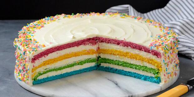 Den smukkeste kage i alle regnbuens farver