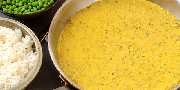 Karrysovsen er cremet og lækker og giver masser af smag til retten.