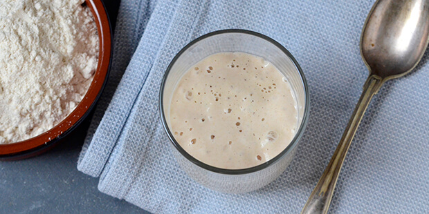 Der skal være masser af bobler i den flydende hvedesurdej