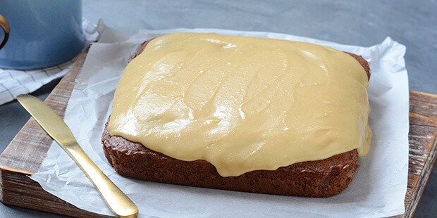 Du kan selv variere opskriften og tilføje f.eks. kanel, karamel eller nødder til kagen.