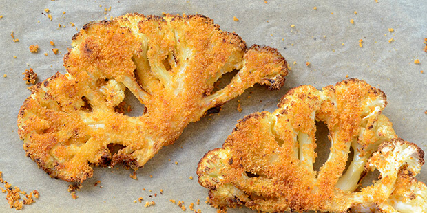 Den sprøde rasp smager så godt med den bagte blomkål