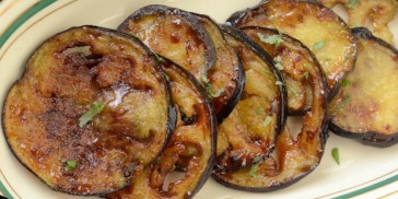 Skiver af aubergine bagt i airfryer