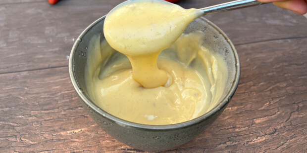 Afkølet kagecreme til jordbærkage