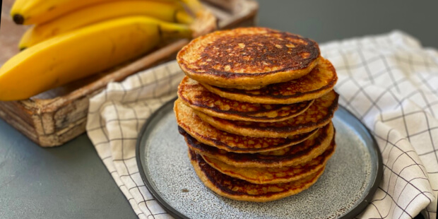 Luftige bananpandekager med havregrød