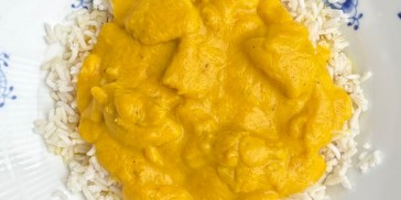 Sund kylling i karry med grøntsager