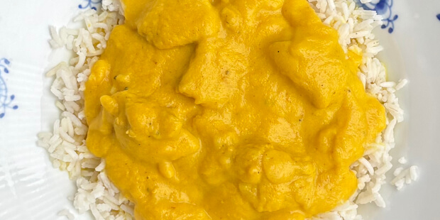 Sund kylling i karry med grøntsager