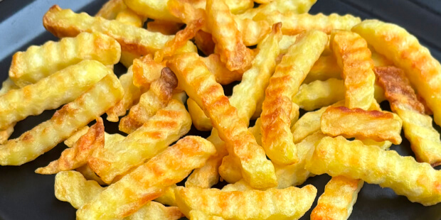 Frosne bølge pommes frites i airfryer