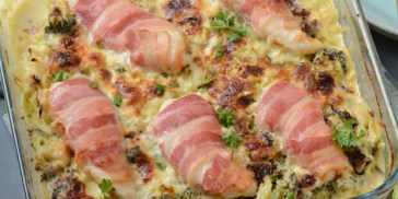 Kyllingefilet i ovn med bacon, fløde og grøntsager