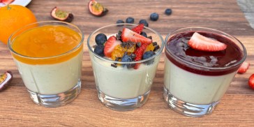 Panna cotta uden husblas med tre slags topping