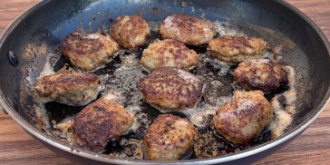 Mormors frikadeller på panden